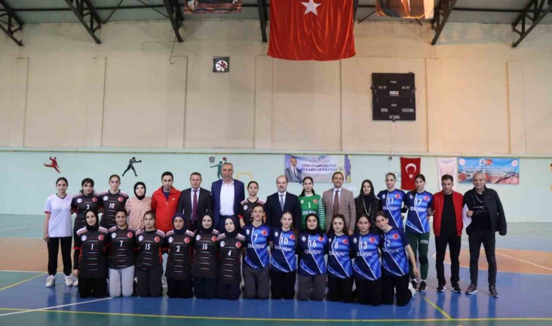 Oltu’da hentbolun şampiyonu Oltu Anadolu Lisesi Oltu’da düzenlenen Liseler Arası Genç Kızlar ve Genç Erkekler Hentbol