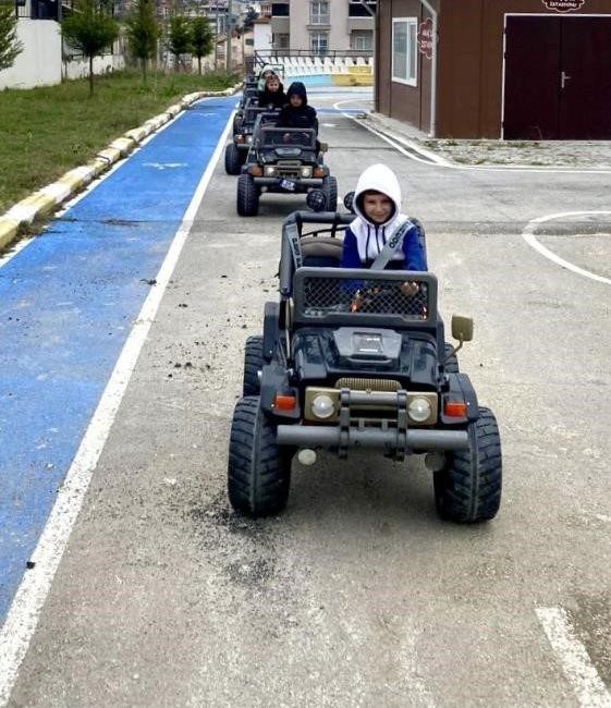 Bilecik’in Osmaneli ilçesinde, çocuklara trafik bilincini erken yaşta kazandırmak amacıyla