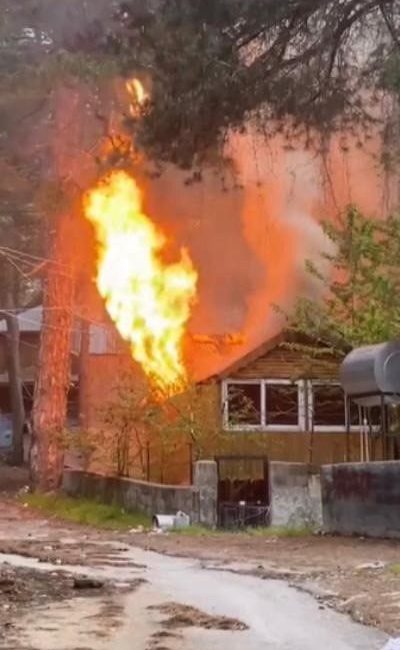 Osmaniye’nin Zorkun Yaylasında bir evde çıkan yangının rüzgarın da etkisiyle