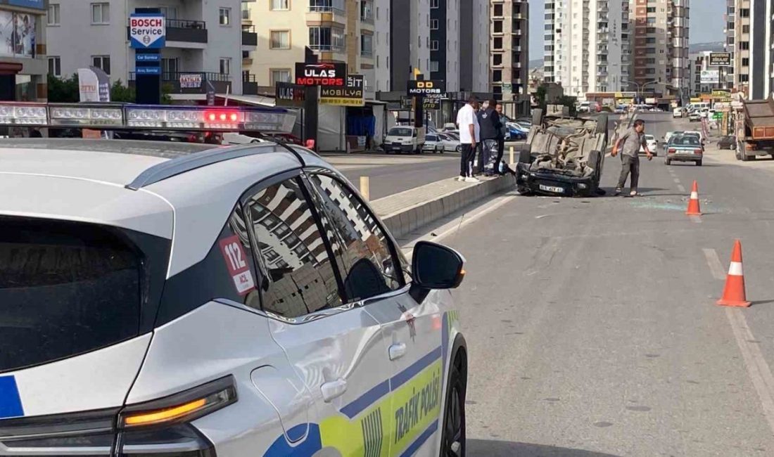 Mersin’de manevra yapan kamyon nedeniyle yolda taşıtlar durdu, bu sırada