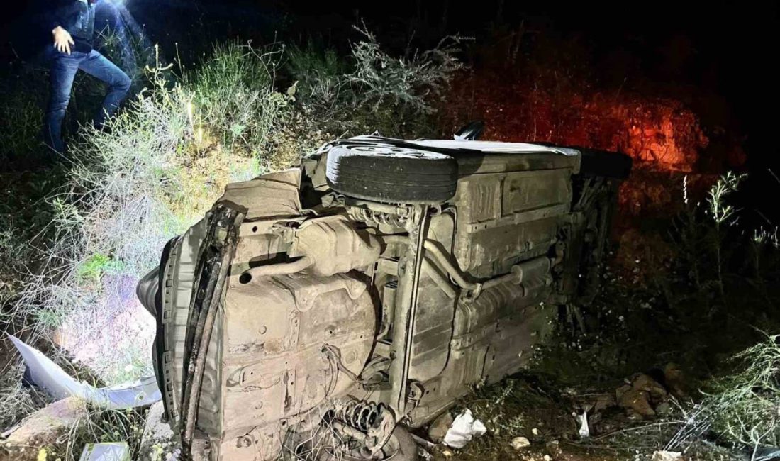 Otomobil şarampole yuvarlandı: 2 yaralı Adıyaman’ın Besni ilçesinde otomobilin şarampole yuvarlanması sonucu meydana gelen kazada