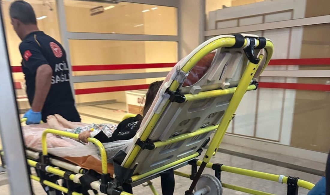 Otomobilden düşen çocuk yaralandı Adıyaman’da, seyir halindeki otomobilden düşen çocuk yaralandı. Edinilen bilgilere göre,