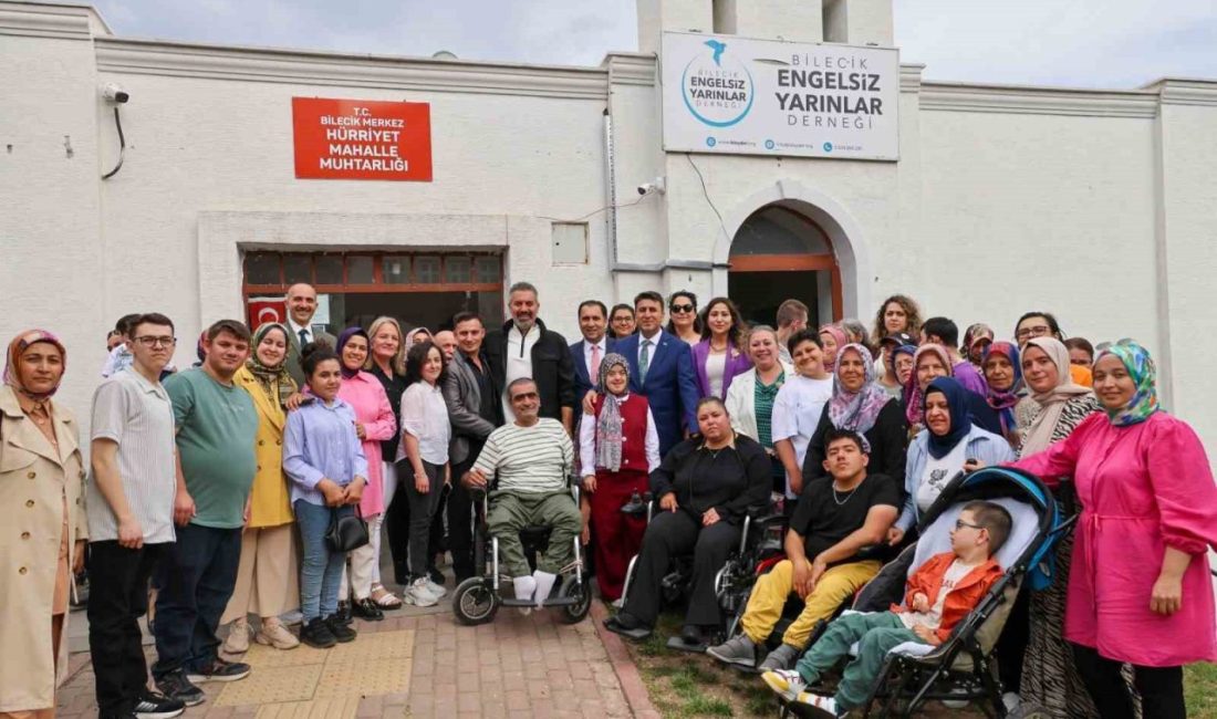 Bilecik Valisi Şefik Aygöl, Bilecik Engelsiz Yarınlar Derneği’ni ziyaret ederek