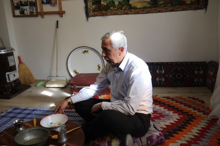 Eskişehir’de yaşayan emekli 62 yaşındaki Ramazan Canavar, aylık 20 bin