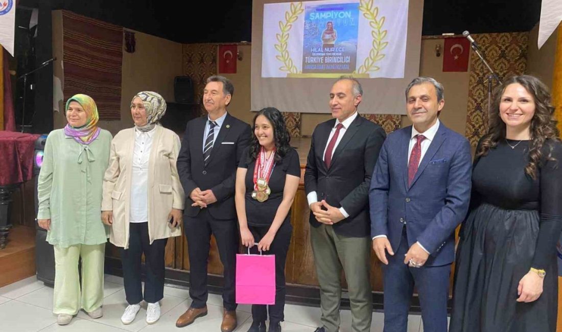 Özel öğrencilerden duygu dolu program Manisa’nın Şehzadeler ilçesindeki İsmet İnönü Meslek Lisesi Özel Eğitim Sınıfı,