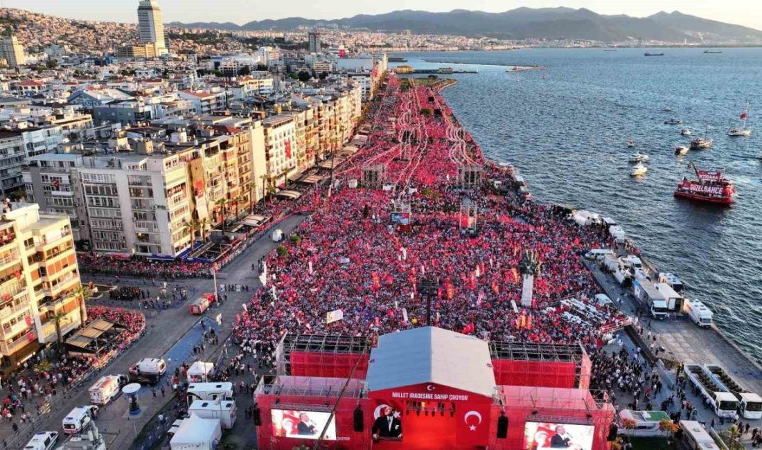 İzmir’de CHP Genel Başkanı Özgür Özel’in katılımıyla ’Millet İradesine Sahip