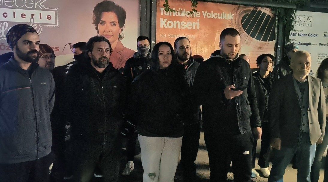 Eskişehir’de bir daireye paket götürdüğü sırada 5 yerinden bıçaklanarak ağır