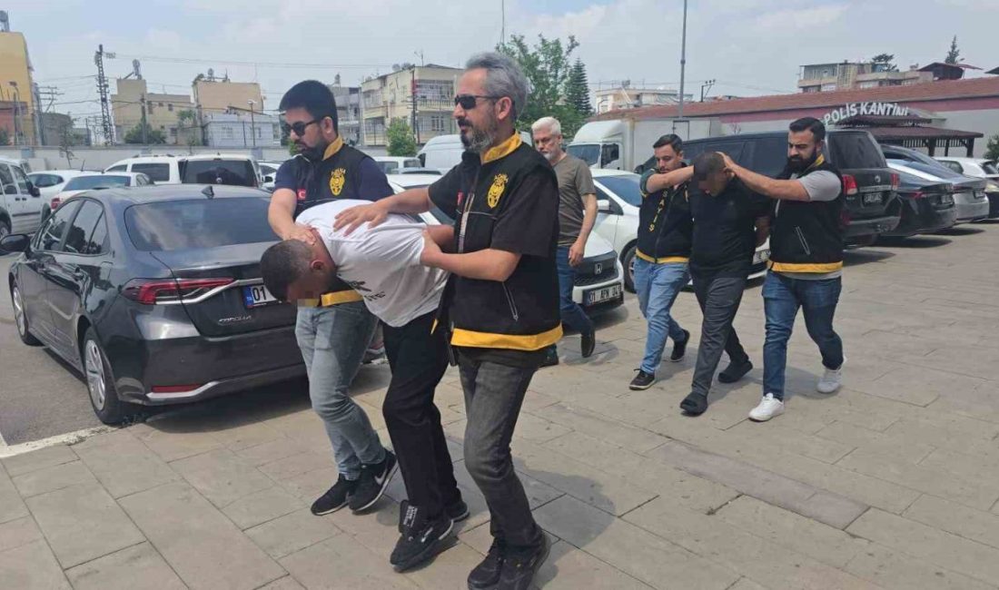 Adana’da park halinde 4 araçtan yaklaşık 500 bin TL değerinde