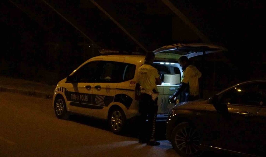 Polisin ’dur’ ihtarına uymayarak kaçan ve üniversite öğrencisinin ağır yaralanmasına sebep olan 5 şüpheli suç makinesi çıktı Çanakkale’de “dur” ihtarına uymayan otomobildekiler ile kovalamaca yaşayan motosikletli asayiş