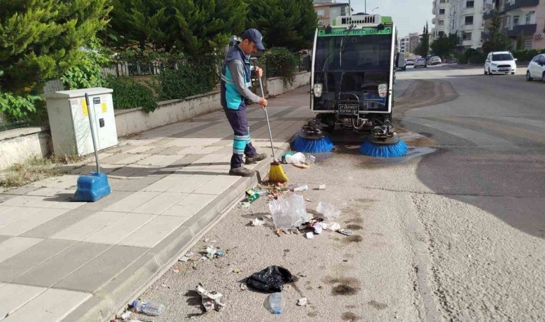 Şahinbey Belediyesi Temizlik İşleri Müdürlüğü tarafından ilçedeki mahallelerde yürütülen temizlik
