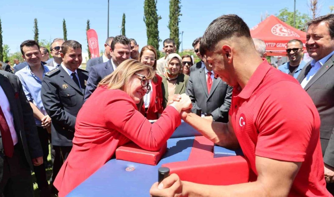 Şahin’in bileği bükülmedi Gaziantep Büyükşehir Belediye Başkanı Fatma Şahin, 19 Mayıs Atatürk’ü Anma