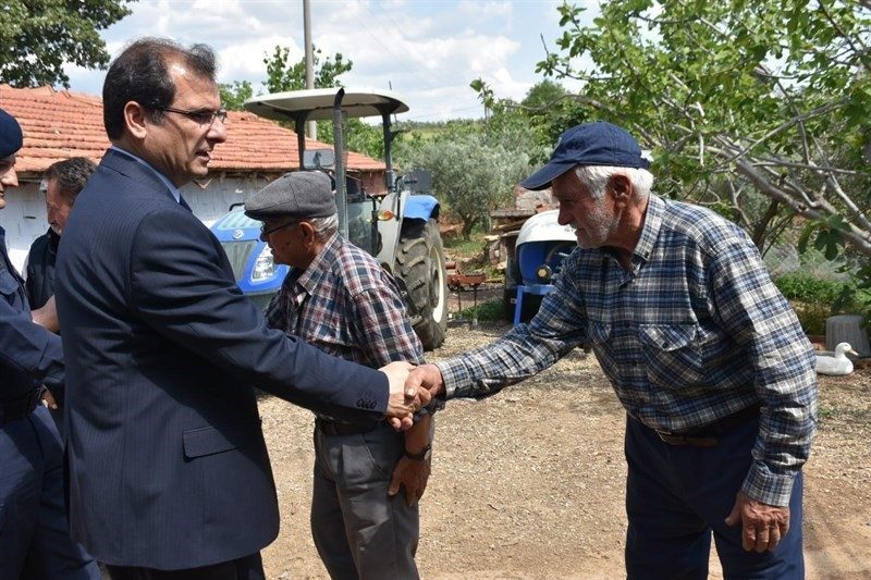 Salihli Kaymakamı Güldoğan, Mersinli, Derbent ve Karaoğlanlı’da talepleri dinledi Manisa’nın Salihli ilçesinde mahalle ziyaretlerine devam eden Kaymakam Ali Güldoğan,