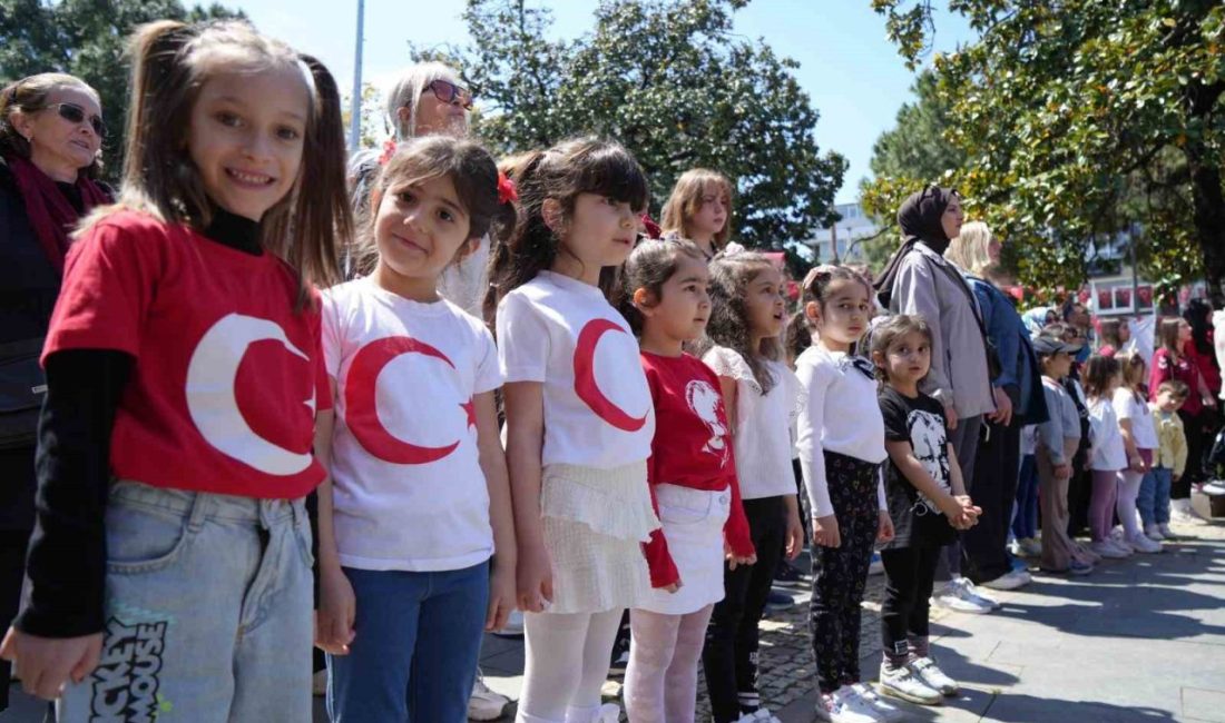 Samsun’da “Gençlik Haftası” kutlamaları, çelenk sunma töreni ile başladı. “Gençlik