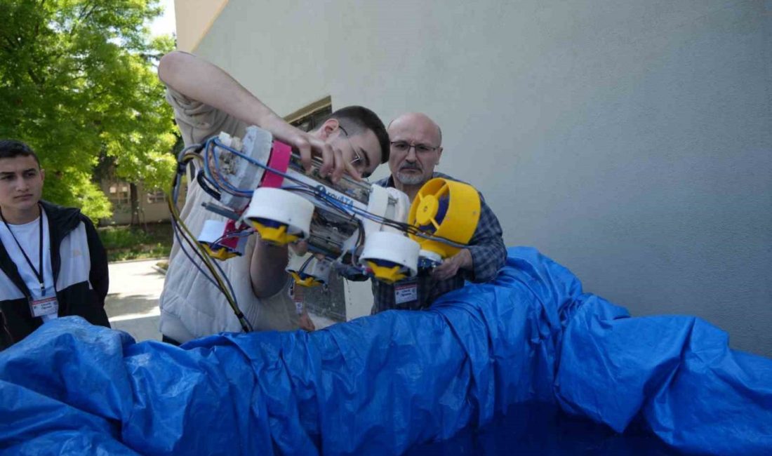 Samsun’da meslek liseliler öğretmenleriyle birlikte su altında gidebilen ve görüntü