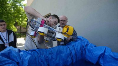 Samsun’da meslek liseliler öğretmenleriyle birlikte su altında gidebilen ve görüntü