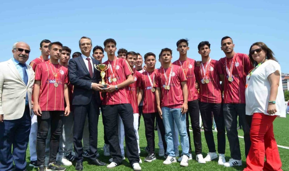 Manisa’nın Selendi ilçesinde 19 Mayıs Atatürk’ü Anma Gençlik ve Spor