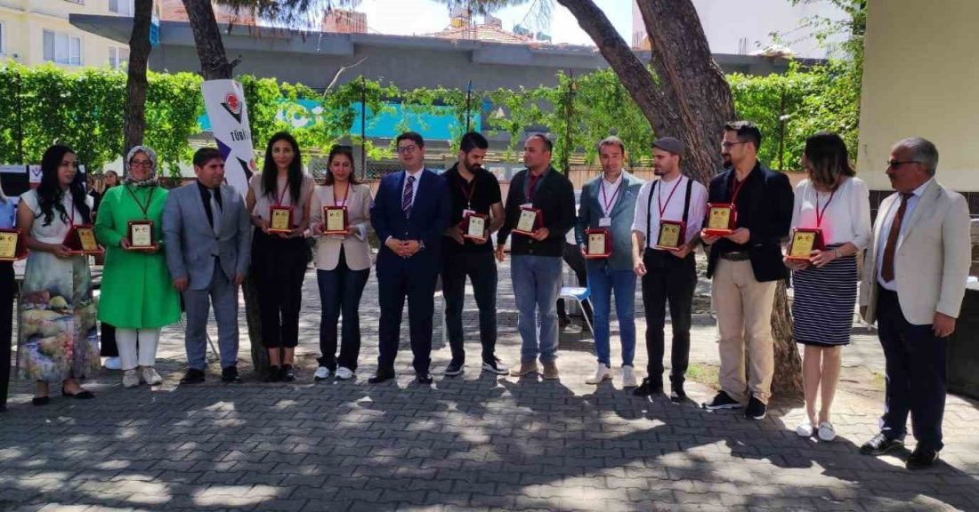 Selendi’de 4006 TÜBİTAK Bilim Fuarı açıldı Manisa’nın Selendi ilçesindeki Mehmet Akif Ersoy Anadolu Lisesi’nde 4006 TÜBİTAK