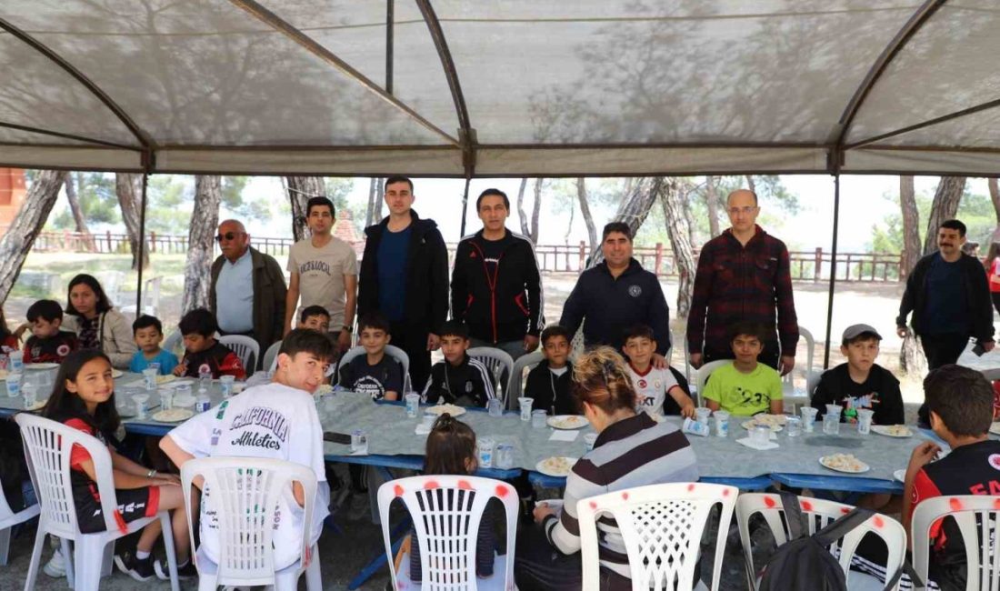 Manisa’nın Selendi ilçesinde 19 Mayıs kutlamaları kapsamında doğa ve gençlik