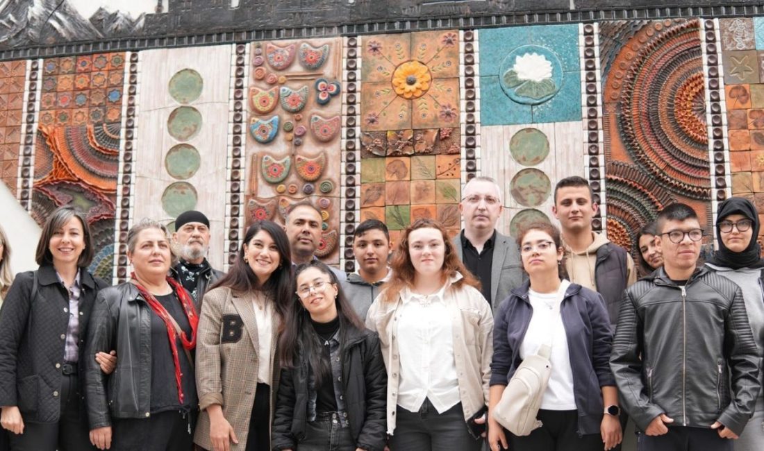 Bursa’da özel gereksinimli gençlerin el emeğiyle hazırladığı 8,5 metrelik seramik