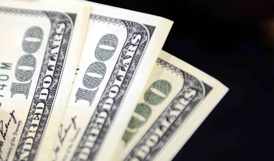 Dolar 38,7710 liradan, euro ise 43,4970 liradan güne başladı. İstanbul