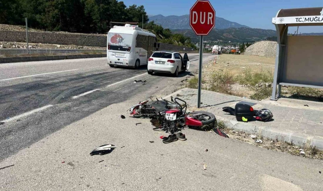 Muğla’nın Seydikemer ilçesinde motosiklet ile otomobilin çarpışması sonucu meydana gelen