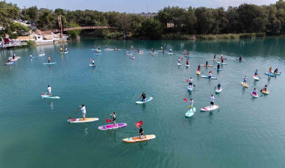 Adana’nın boğazı olarak tabir edilen Seyhan Nehri’ne vatandaşlar, hafta sonunu