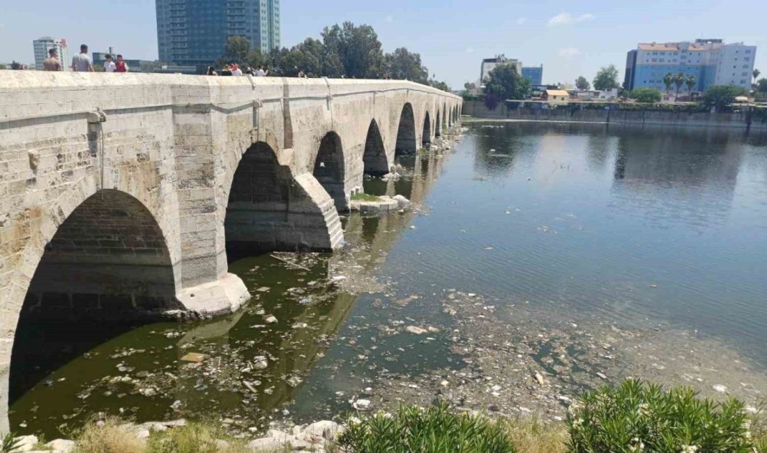 Adana’da kentin ortasından geçen ve merkez ilçeleri birbirinden ayıran Seyhan