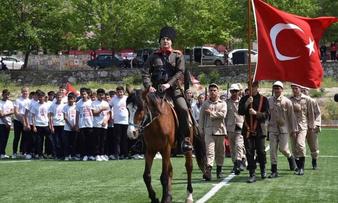 Sındırgı’da 19 Mayıs coşkusu stadyuma yaşandı Sındırgı ilçesinde 19 Mayıs Atatürk’ü Anma, Gençlik ve Spor Bayramı,