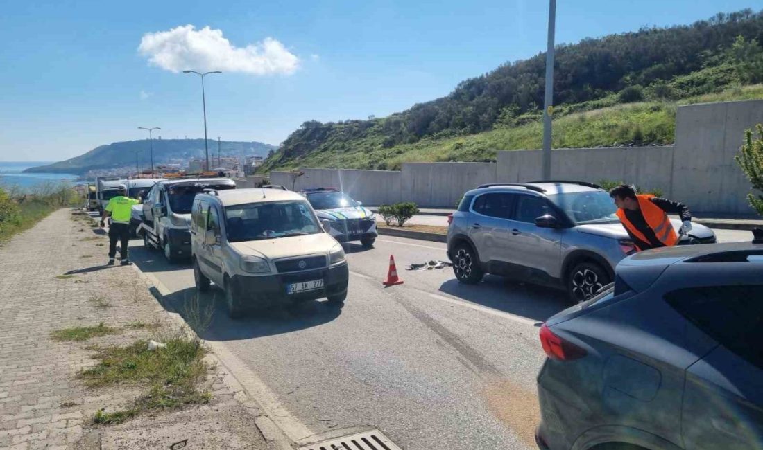 Sinop’ta 3 araçlı zincirleme kaza: 2 yaralı Sinop’ta 3 aracın karıştığı zincirleme trafik kazasında 2 kişi yaralandı.