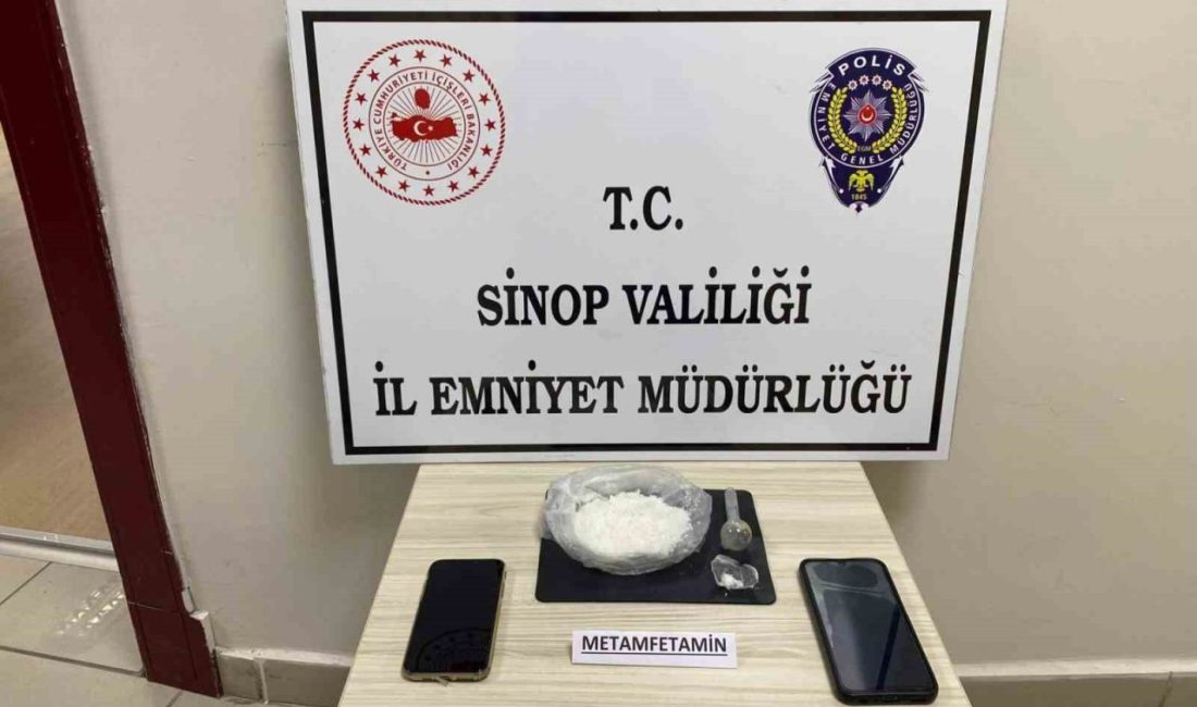 Sinop’ta 71.9 gr. metamfetamin maddesi ele geçirildi Sinop’ta polis ekiplerince düzenlenen uyuşturucu operasyonunda 71,9 gram metamfetamin maddesi