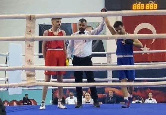 Şırnaklı 3 sporcu, Türkiye Ferdi Boks Şampiyonası’nda üst tura yükseldi Türkiye Boks Federasyonu tarafından 12-19 Mayıs tarihleri arasında Ağrı’da düzenlenen