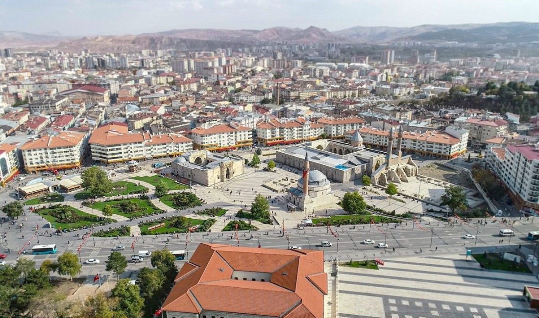 Sivas’ta araç sayısı 206 bini aştı Türkiye İstatistik Kurumu (TÜİK) verilerine göre Sivas’ta Mart ayında 204