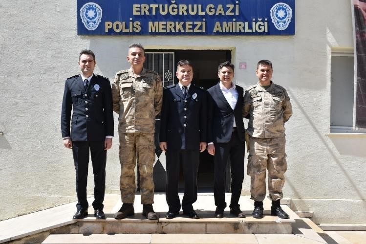 Söğüt Belediye Başkanı Ferhat Durgut, İlçe Emniyet Müdürlüğüne yaptığı ziyarette