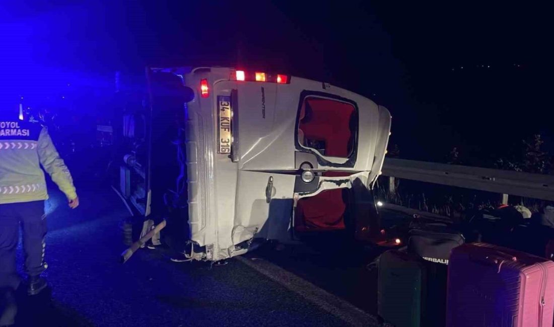 Soma’da servis minibüsü devrildi: 1 ölü, 13 yaralı Manisa’nın Soma ilçesinde servis minibüsünün devrilmesi sonucu meydana gelen trafik