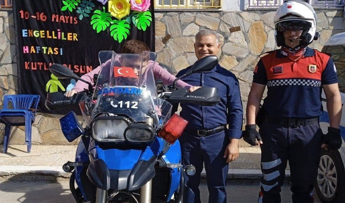 Sultanhisar’da ilkokul öğrencilerine jandarma tanıtıldı Aydın’ın Sultanhisar ilçesinde ilkokul öğrencilerine jandarma faaliyetleri tanıtıldı. Sultanhisar İlçe