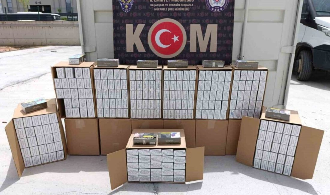 Şüphe üzerine durdurulan araçta binlerce makaron ele geçirildi Aydın’ın Efeler ilçesinde şüphe üzerine durdurulan araçta, 130 bin adet
