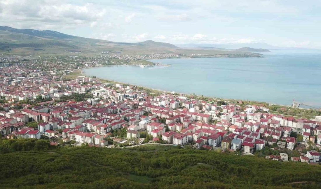 Bitlis’in Tatvan ilçesinde çevre yolu ikmal ihalesi tamamlanarak onaylandı. Projeyle