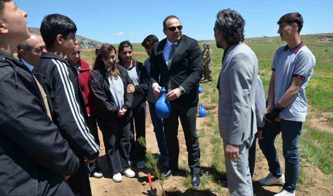 Bitlis’in Tatvan ilçesinde, 10. Komando Tugay Komutanlığı tarafından fidan dikim