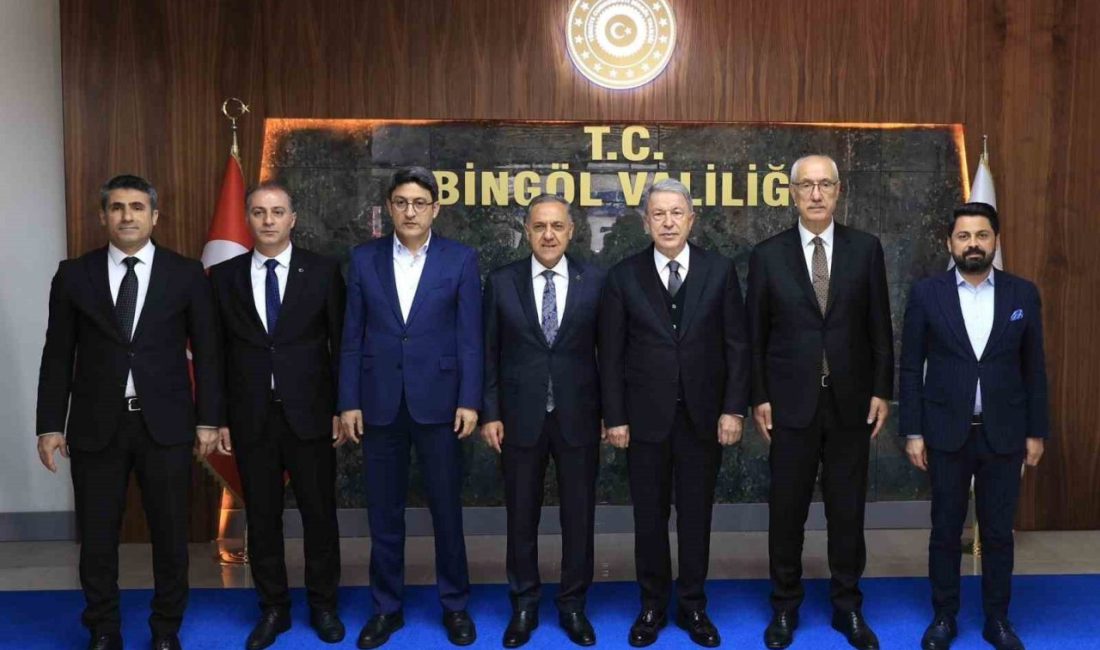 TBMM Milli Savunma Komisyonu Başkanı Akar, Bingöl Valiliğini ziyaret etti TBMM Milli Savunma Komisyonu Başkanı Kayseri Milletvekili Hulusi Akar, Bingöl