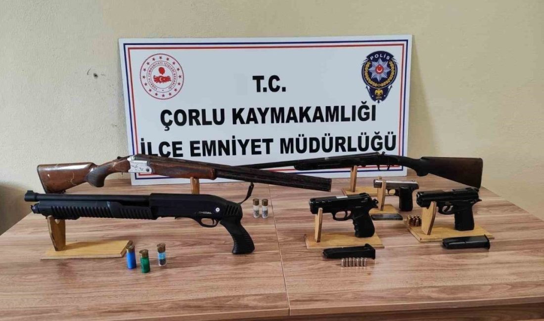 Tekirdağ’da uyuşturucu ve silah operasyonlarında 32 aranan kişi yakalandı Tekirdağ’ın Süleymanpaşa ve Çorlu ilçelerinde narkotik ve asayiş ekiplerinin sahadaki