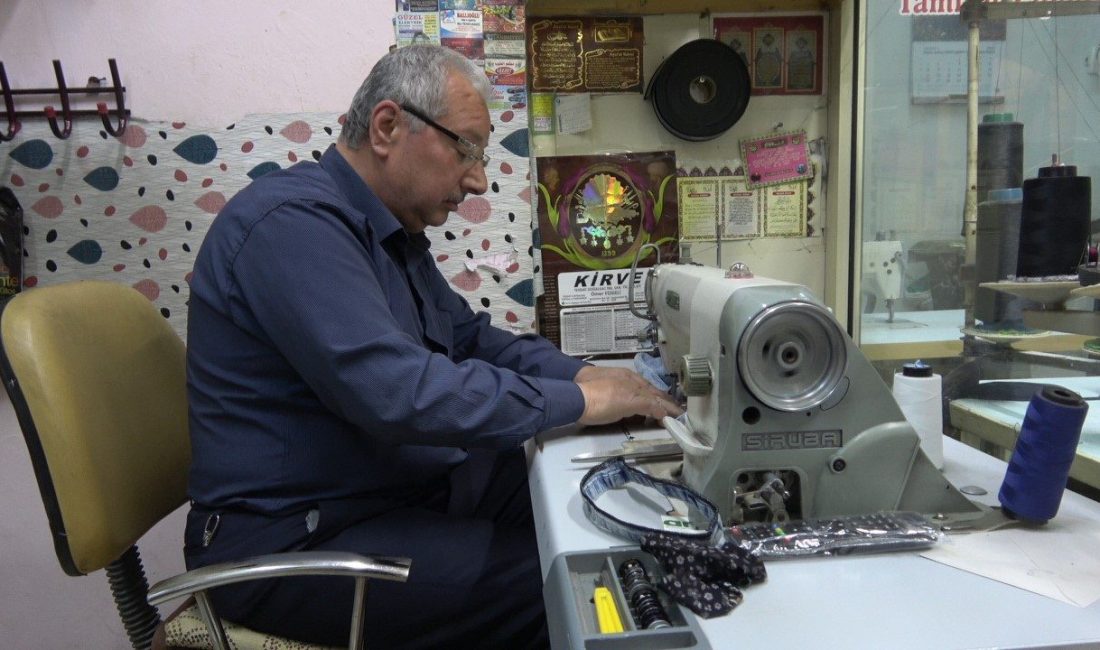 Kilis’te 41 yıldır terzilik yapan Hasan Hüseyin Yıldırım, teknoloji ve