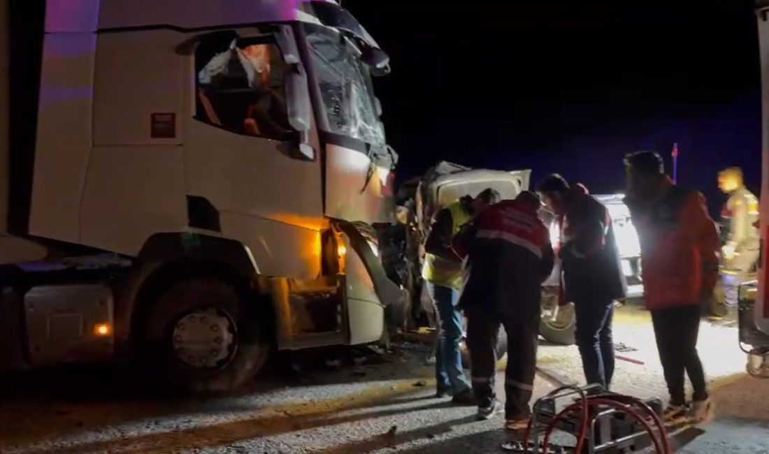 Tır ve pikap kafa kafaya çarpıştı: 1 ölü Sivas’ta tır ve pikabın karıştığı kazada 1 kişi hayatını kaybeti.