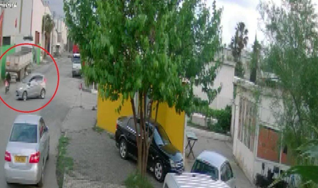 Tıra çarpan motosikletli çocuğun öldüğü kaza kamerada Hatay’da tıra çarpan motosikletin 16 yaşındaki sürücüsünün hayatını kaybettiği kaza