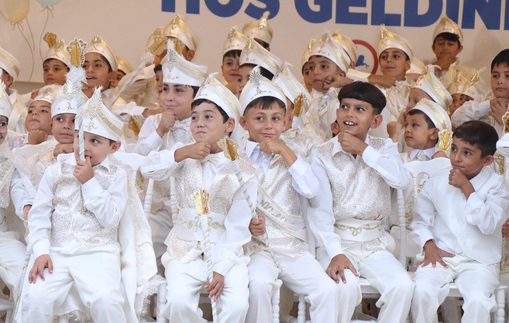Düzce Belediyesi tarafından geleneksel hale getirilen sünnet şöleni bu yılda