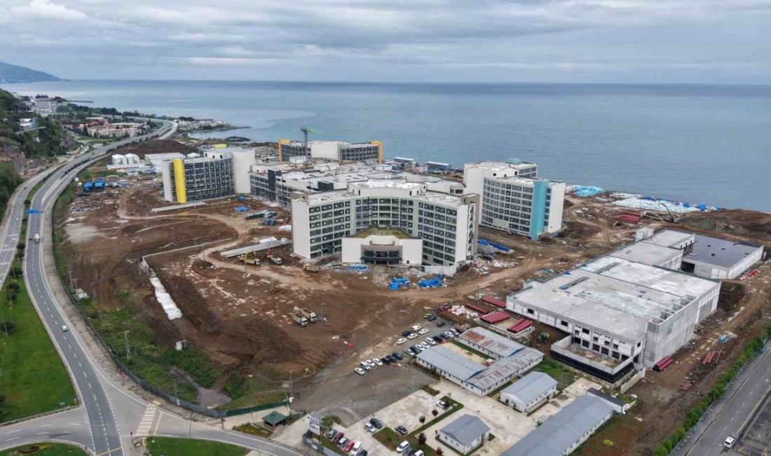 Trabzon Şehir Hastanesi inşaatının yüzde 75’i tamamlandı Trabzon’da Şenol Güneş Spor Kompleksi’nin yanındaki dolgu alanında yapımı süren