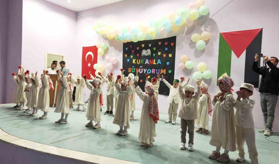 Tunceli’de miniklerin yoğun katılımlı Kur’an kursu kapanış programı Tunceli’nin Çemişgezek ilçesinde, 4-6 yaş grubu Kur’an kursu öğrencileri için