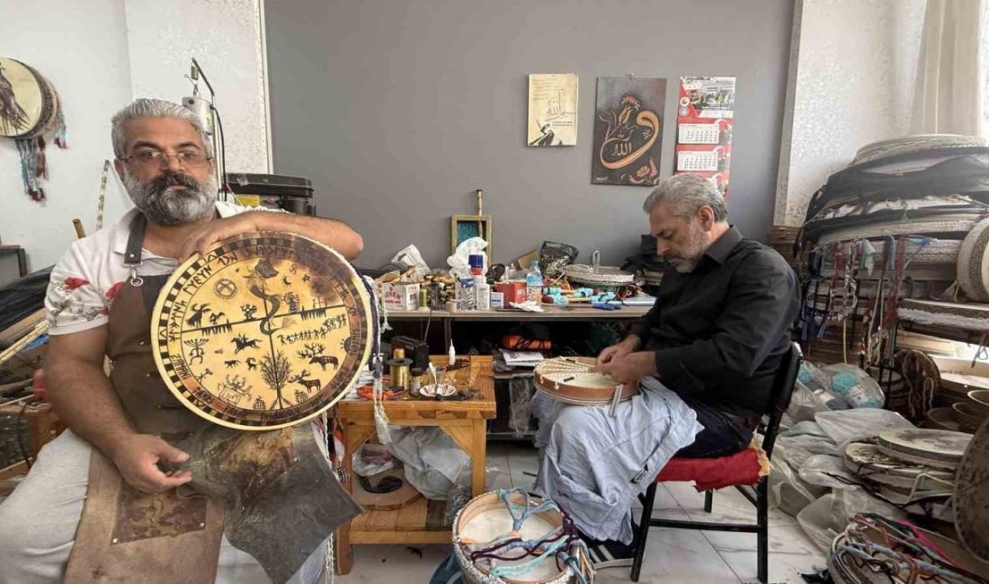 Manisa’nın Turgutlu ilçesinde yaşayan Cenk Toplar, tamamen el emeğiyle ürettiği