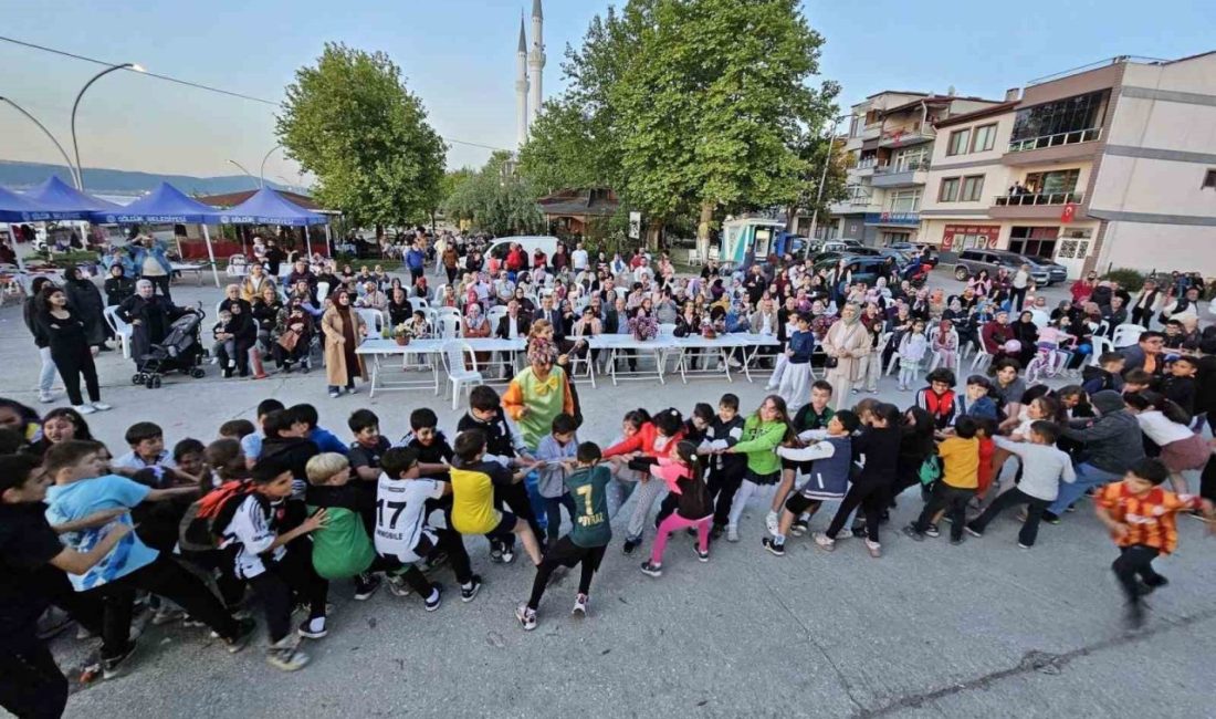 Ulaşlı’yı Hıdırellez coşkusu sardı Gölcük Ulaşlı’da düzenlenen Hıdırellez Şenliği, renkli görüntülere sahne olurken 7’den