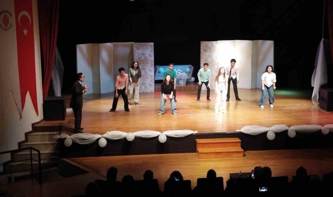 Ümraniye Belediyesi kültür sanat etkinlikleri çerçevesinde tiyatro gösterisi düzenledi. Görsel