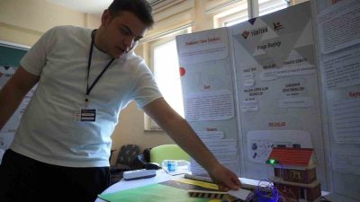 Burdur’un Gölhisar ilçesinde düzenlenen TÜBİTAK 4006 Bilim Fuarı, üstün yetenekli